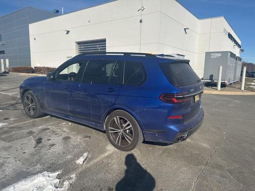 2023 BMW X7 M60i