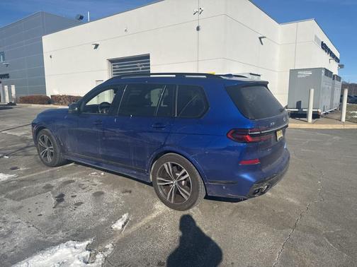 2023 BMW X7 M60i