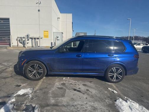 2023 BMW X7 M60i