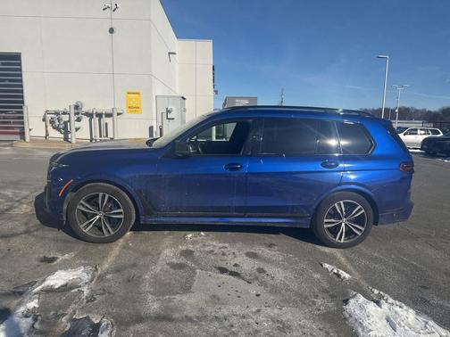 2023 BMW X7 M60i