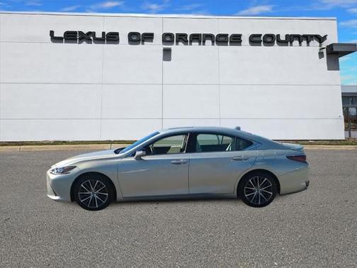 2022 Lexus ES 300h Base
