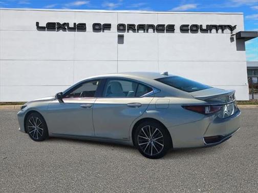 2022 Lexus ES 300h Base