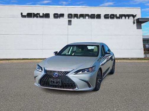 2022 Lexus ES 300h Base