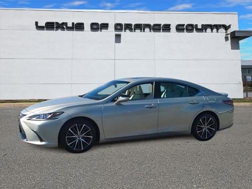 2022 Lexus ES 300h Base