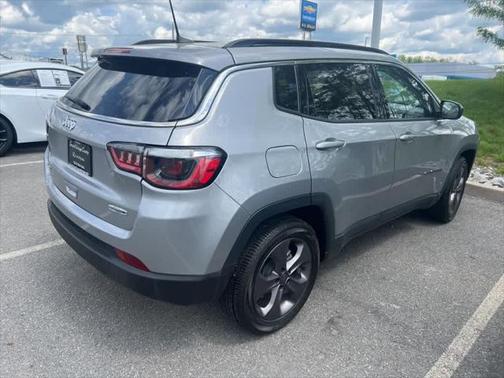 2022 Jeep Compass Latitude Lux