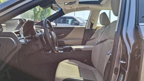 2019 Lexus ES 300h Base
