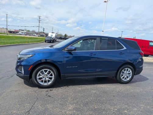 Blue Glow Metallic 2022 Chevrolet Equinox 1LT