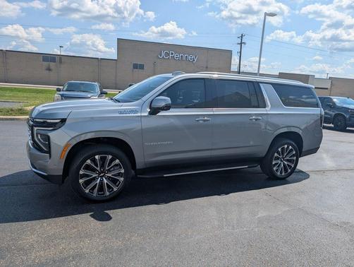 Sterling Gray Metallic 2025 Chevrolet Suburban 4WD High Country