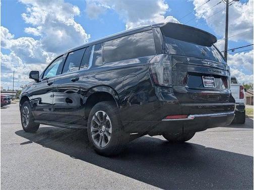 2025 Chevrolet Suburban LT