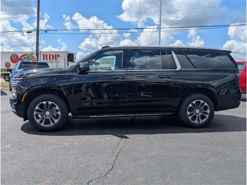 2025 Chevrolet Suburban LT