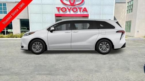 2025 Toyota Sienna XLE