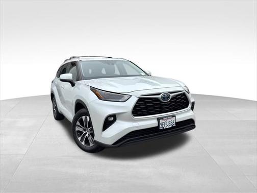 2023 Toyota Highlander Hybrid XLE