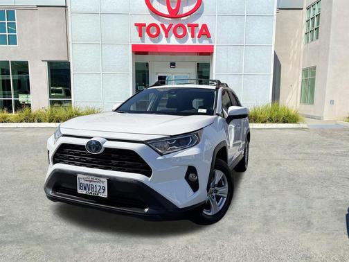2021 Toyota RAV4 Hybrid XLE