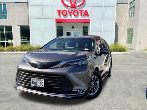 2022 Toyota Sienna XLE