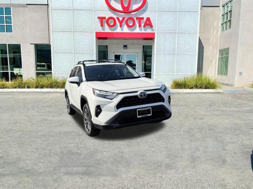 2022 Toyota RAV4 Hybrid XLE Premium