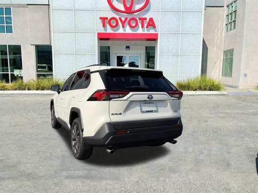 2022 Toyota RAV4 Hybrid XLE Premium
