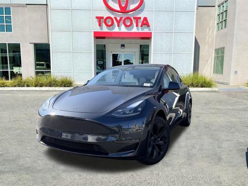 2024 Tesla Model Y Base