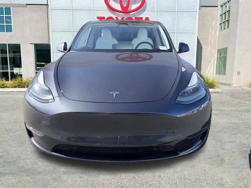2024 Tesla Model Y Base