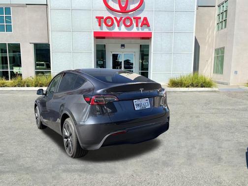 2024 Tesla Model Y Base