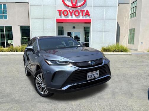 Coastal Gray Metallic 2021 Toyota Venza XLE