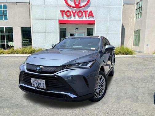 Coastal Gray Metallic 2021 Toyota Venza XLE