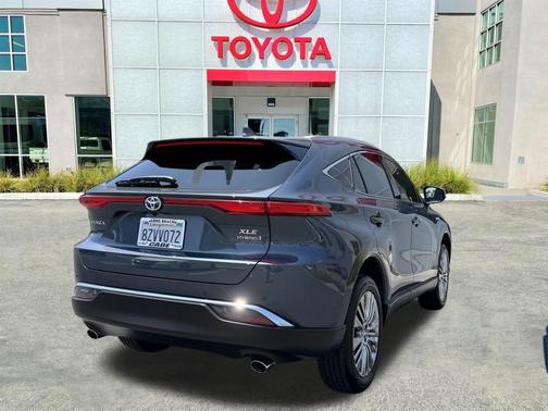 Coastal Gray Metallic 2021 Toyota Venza XLE