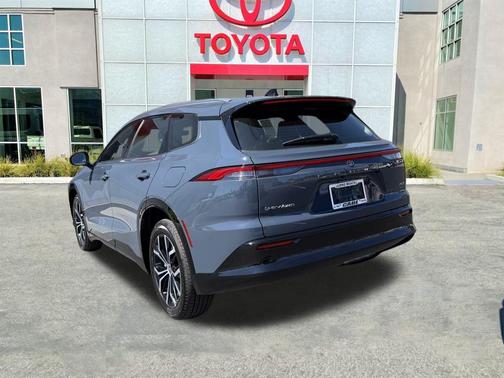2025 Toyota Crown Signia XLE
