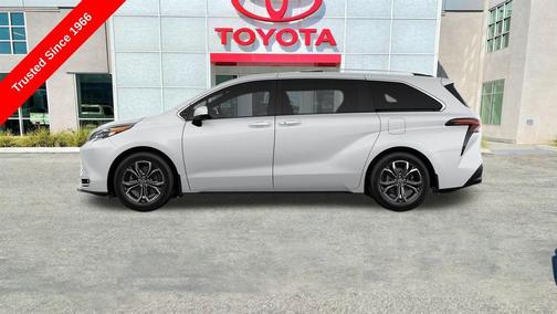 2025 Toyota Sienna Platinum 7 Passenger