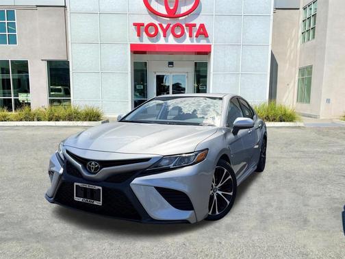 Celestial Silver Metallic 2020 Toyota Camry SE