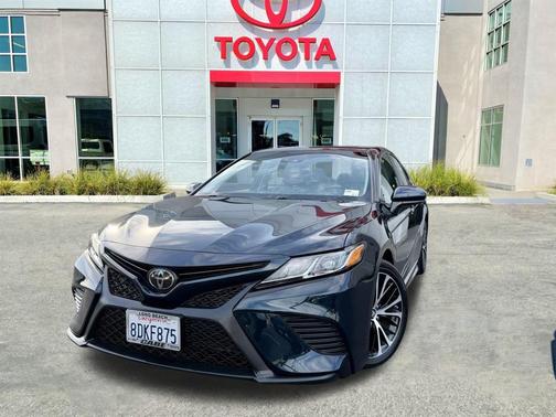 2018 Toyota Camry SE