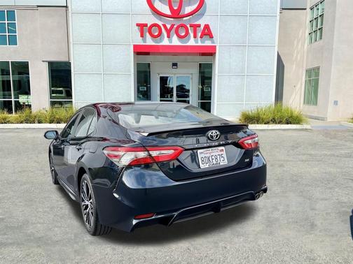 2018 Toyota Camry SE