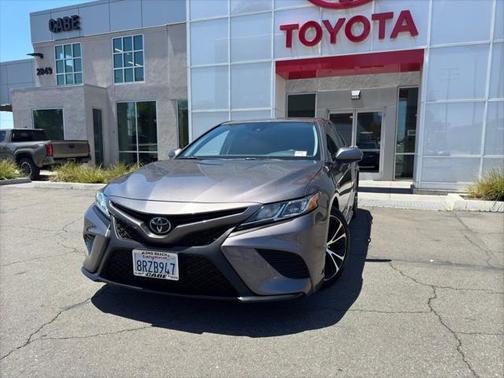 2020 Toyota Camry SE