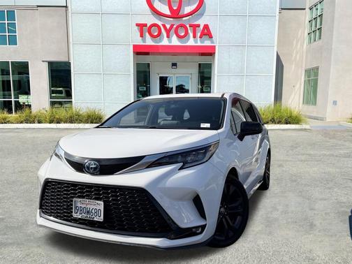 2022 Toyota Sienna XSE 7 Passenger