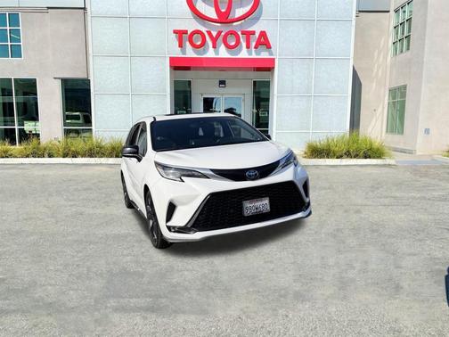 2022 Toyota Sienna XSE 7 Passenger