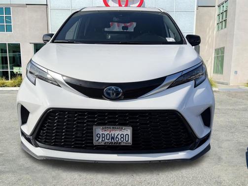 2022 Toyota Sienna XSE 7 Passenger