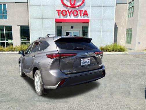 2021 Toyota Highlander LE