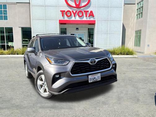 2021 Toyota Highlander LE