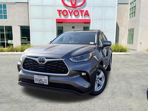 2021 Toyota Highlander LE