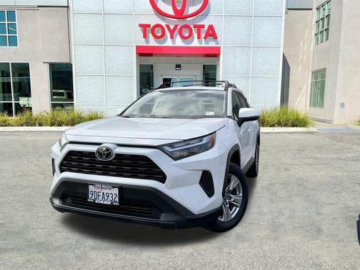 2022 Toyota RAV4 XLE