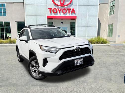 2022 Toyota RAV4 XLE