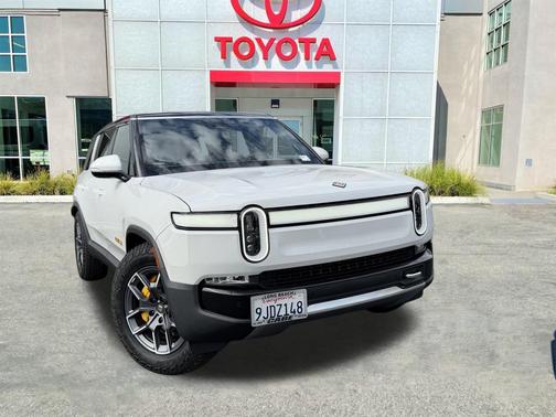 2023 Rivian R1S Adventure