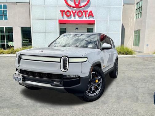 2023 Rivian R1S Adventure