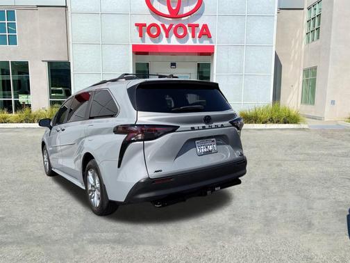 2023 Toyota Sienna Woodland Edition