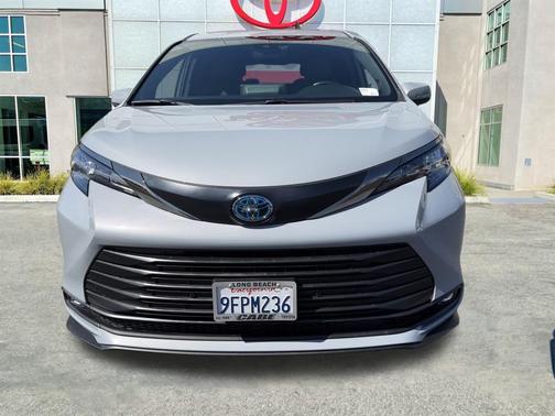 2023 Toyota Sienna Woodland Edition