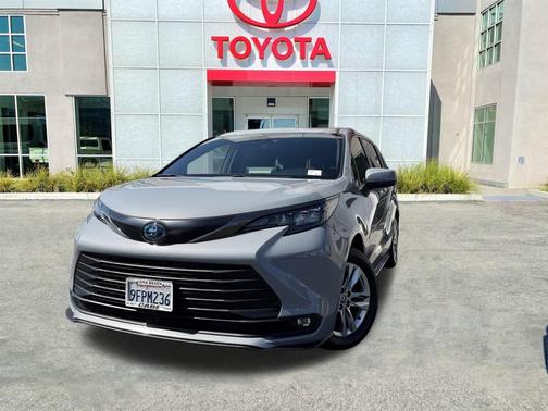 2023 Toyota Sienna Woodland Edition