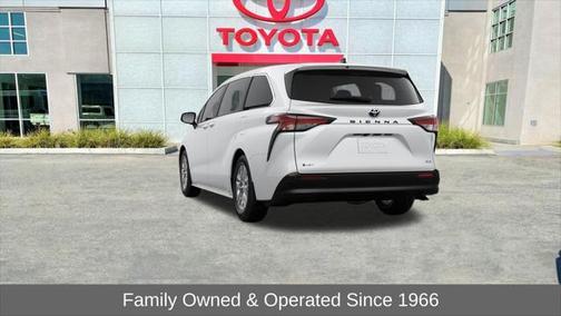 2025 Toyota Sienna XLE