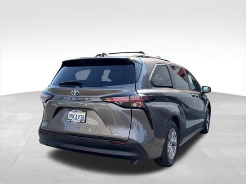 2022 Toyota Sienna XLE 7 Passenger