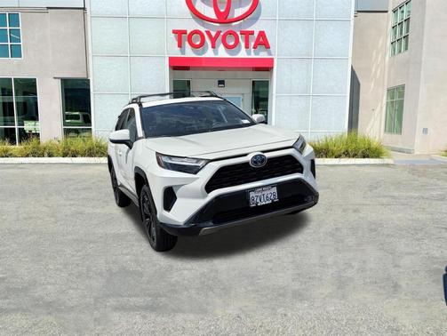 Blizzard Pearl 2022 Toyota RAV4 Hybrid SE