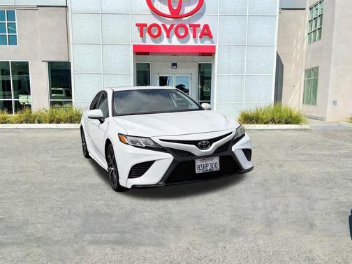 2020 Toyota Camry SE
