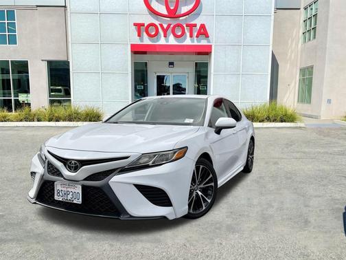 2020 Toyota Camry SE